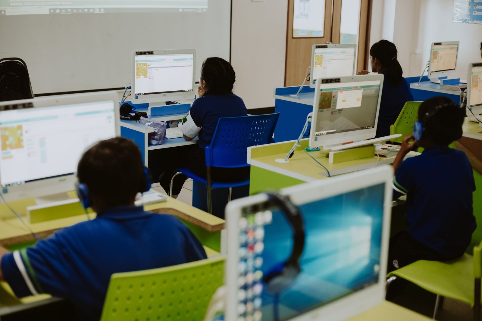 How to Foster Digital Literacy Among Youth in Low-Resource African Communities