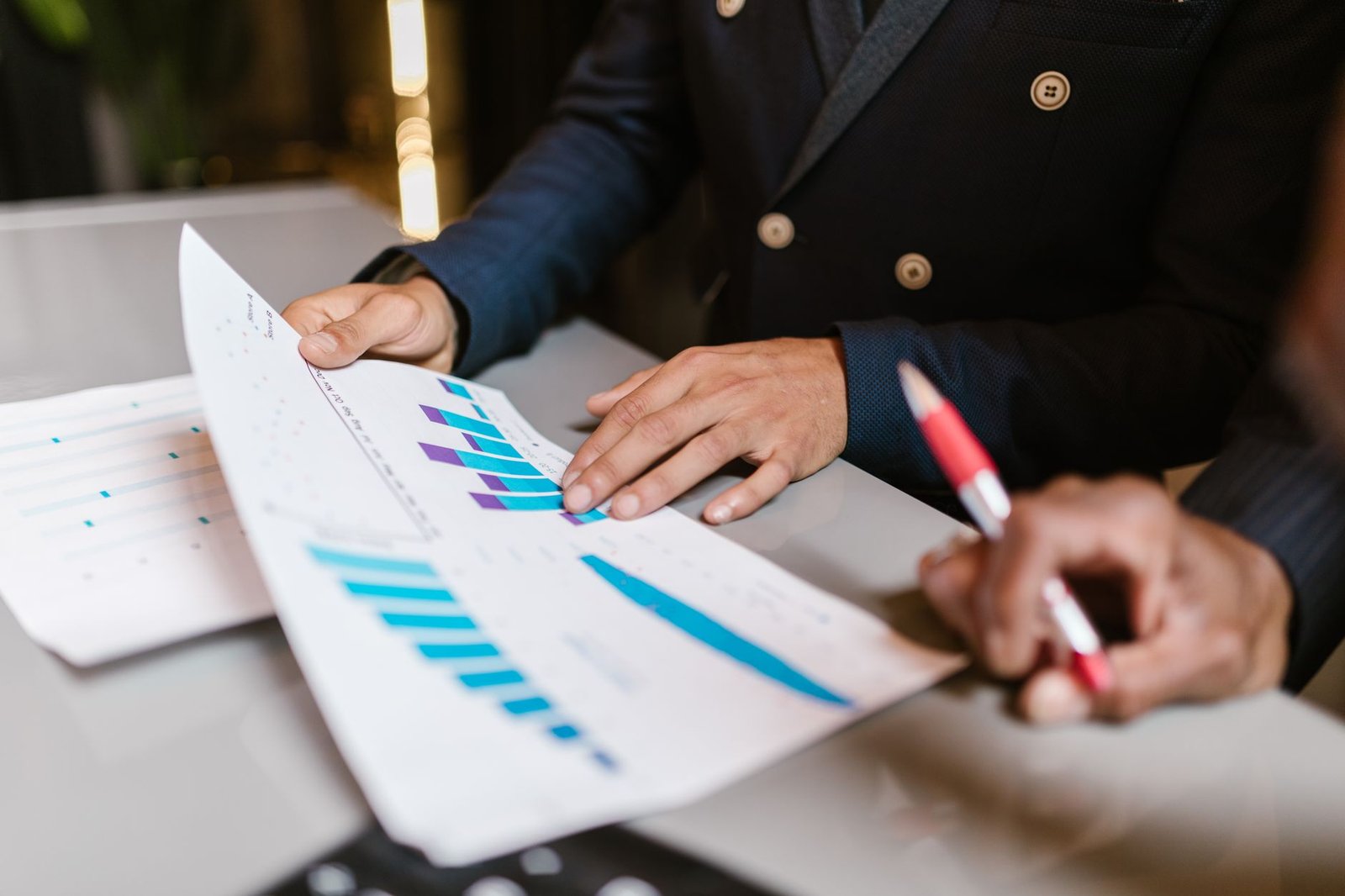 How to use data analytics for strategic decision-making in Saudi startups